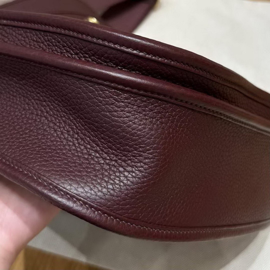 Hermes Evelyne 29 CM Bag Handmade In Taurillon Clemence Leather Gold Hardware 0G Rouge Seller - Image 3