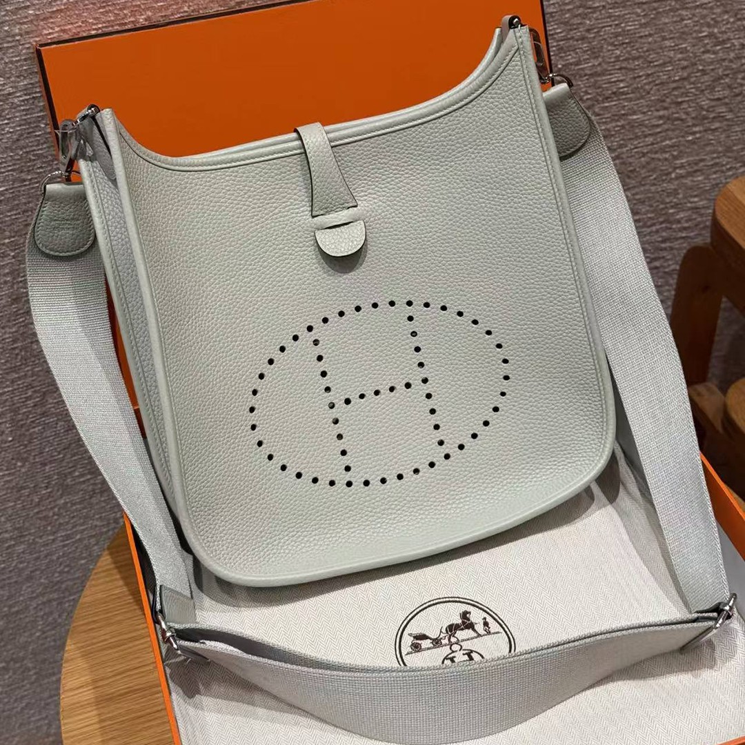 Hermes Evelyne 29 CM Bag Handmade In Taurillon Clemence Leather Silver Hardware 0W Gris Neve