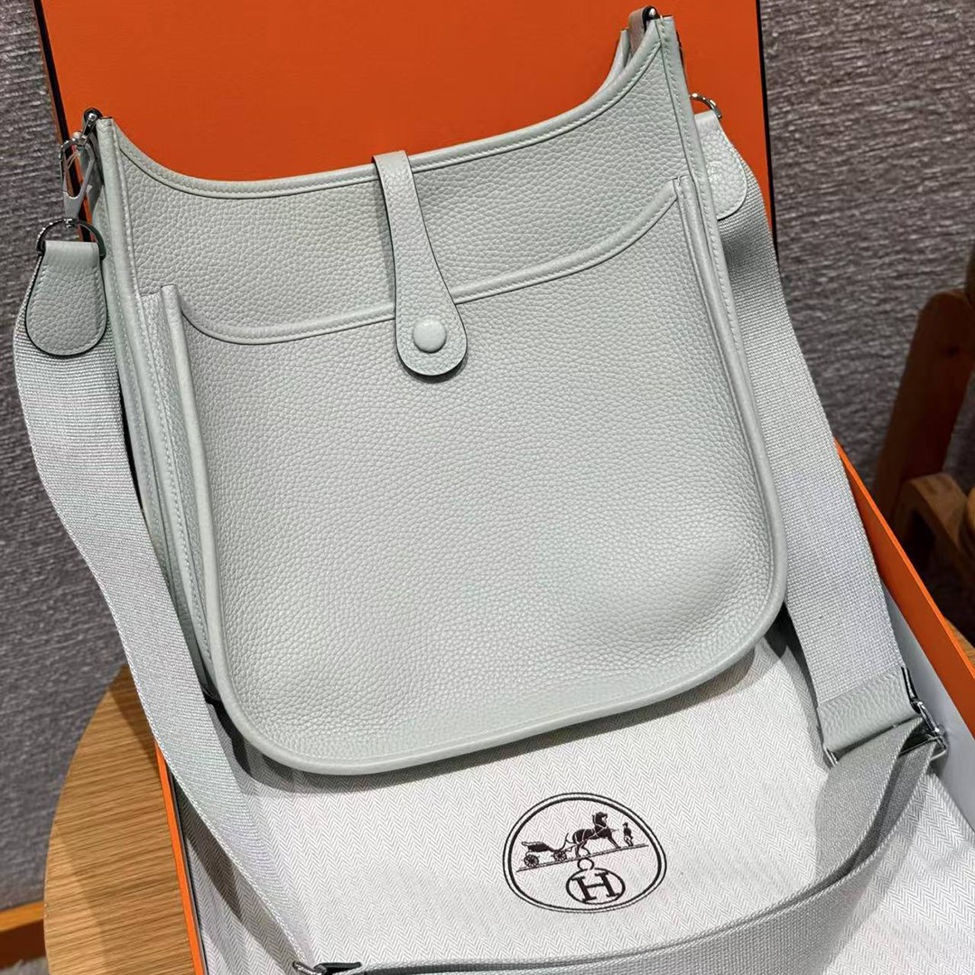 Hermes Evelyne 29 CM Bag Handmade In Taurillon Clemence Leather Silver Hardware 0W Gris Neve - Image 2