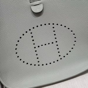 Hermes Evelyne 29 CM Bag Handmade In Taurillon Clemence Leather Silver Hardware 0W Gris Neve - Image 15