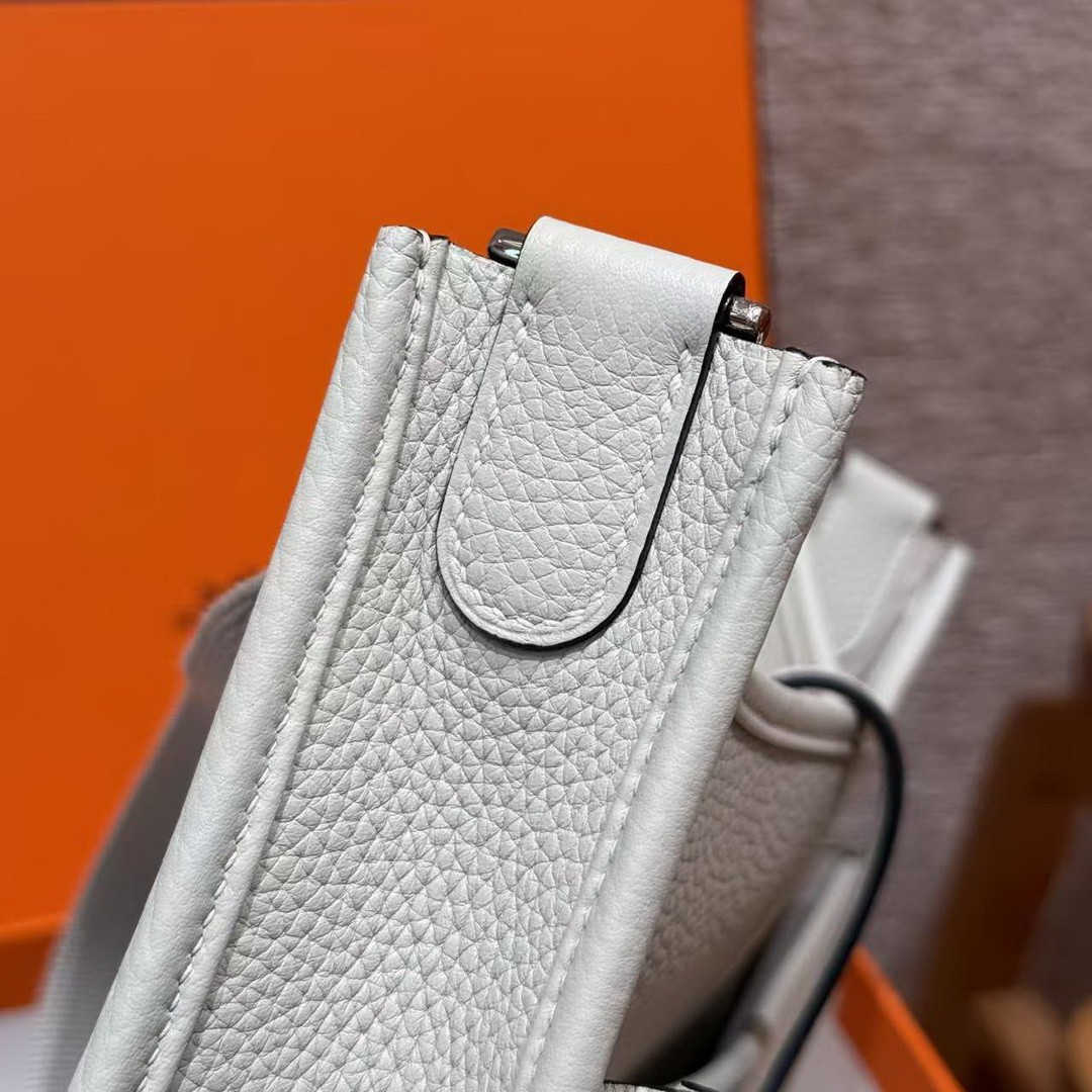 Hermes Evelyne 29 CM Bag Handmade In Taurillon Clemence Leather Silver Hardware 0W Gris Neve - Image 14