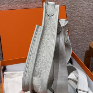 Hermes Evelyne 29 CM Bag Handmade In Taurillon Clemence Leather Silver Hardware 0W Gris Neve - Image 9
