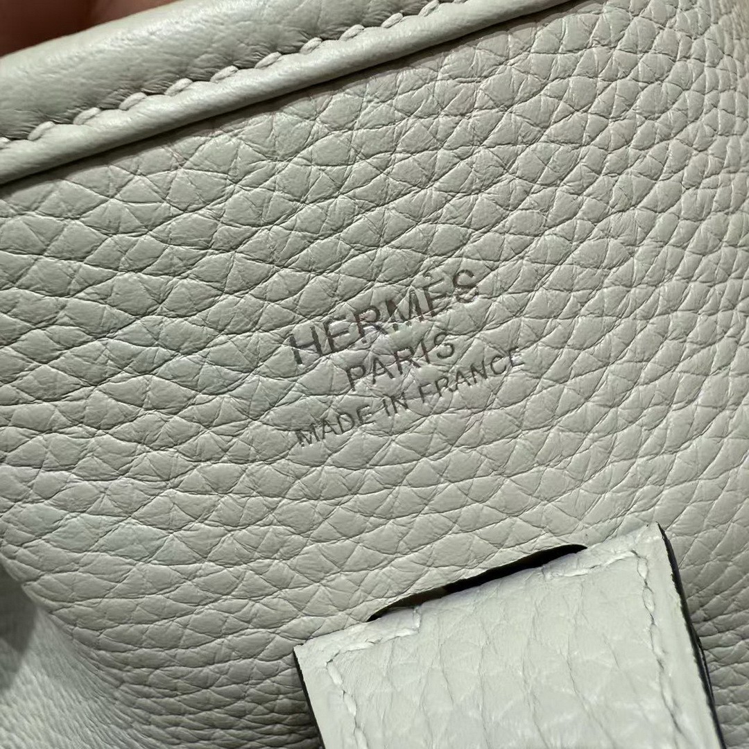 Hermes Evelyne 29 CM Bag Handmade In Taurillon Clemence Leather Silver Hardware 0W Gris Neve - Image 3