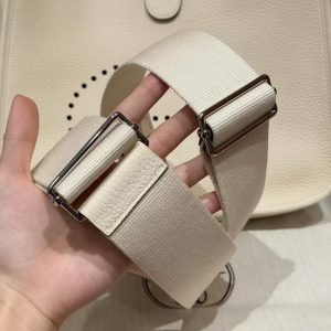 Hermes Evelyne 29 CM Bag Handmade In Taurillon Clemence Leather Silver Hardware 10 Craie - Image 8