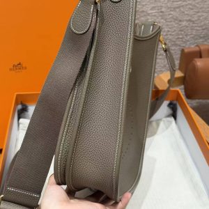 Hermes Evelyne 29 CM Bag Handmade In Taurillon Clemence Leather Gold Hardware 18 Etoupe - Image 14
