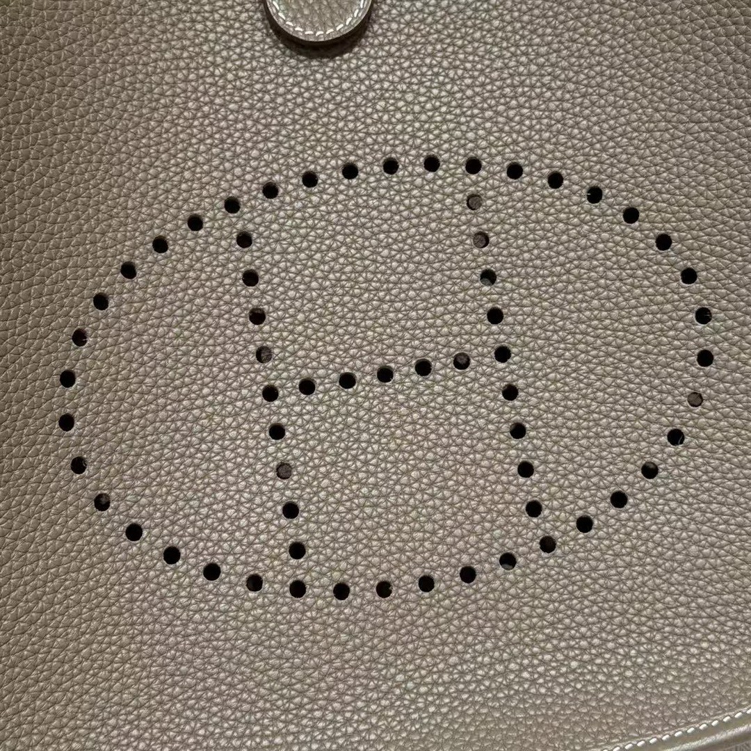 Hermes Evelyne 29 CM Bag Handmade In Taurillon Clemence Leather Gold Hardware 18 Etoupe - Image 10