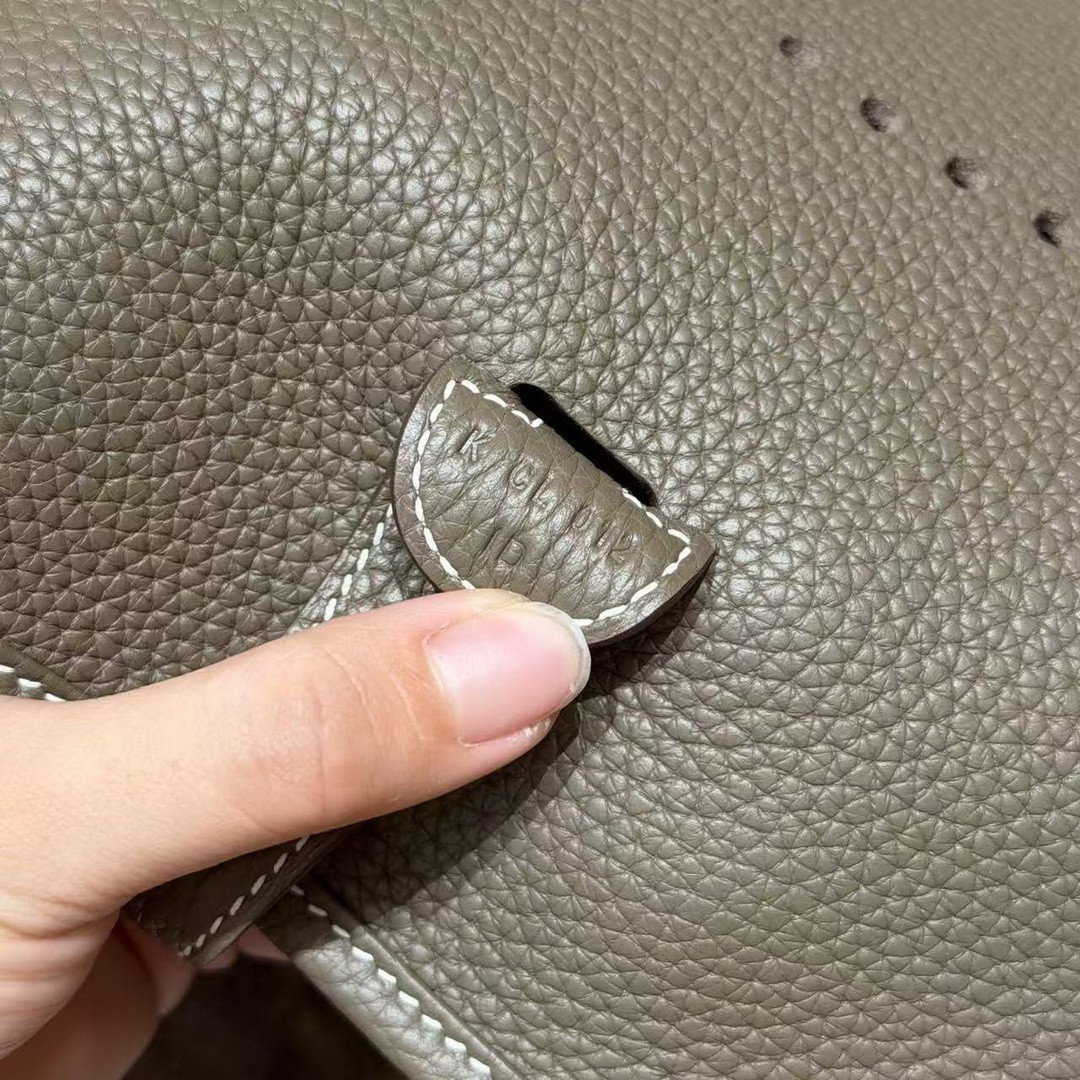 Hermes Evelyne 29 CM Bag Handmade In Taurillon Clemence Leather Gold Hardware 18 Etoupe - Image 9