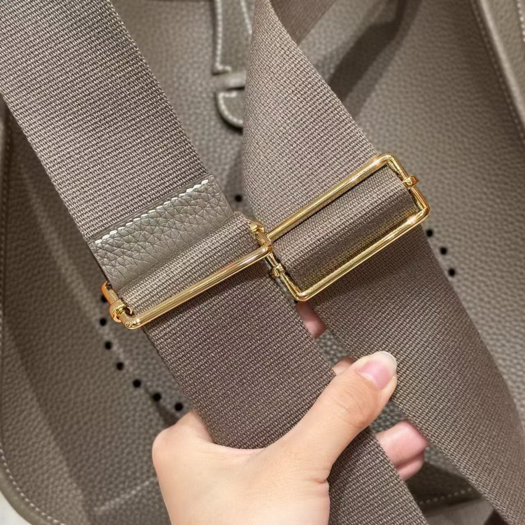 Hermes Evelyne 29 CM Bag Handmade In Taurillon Clemence Leather Gold Hardware 18 Etoupe - Image 8