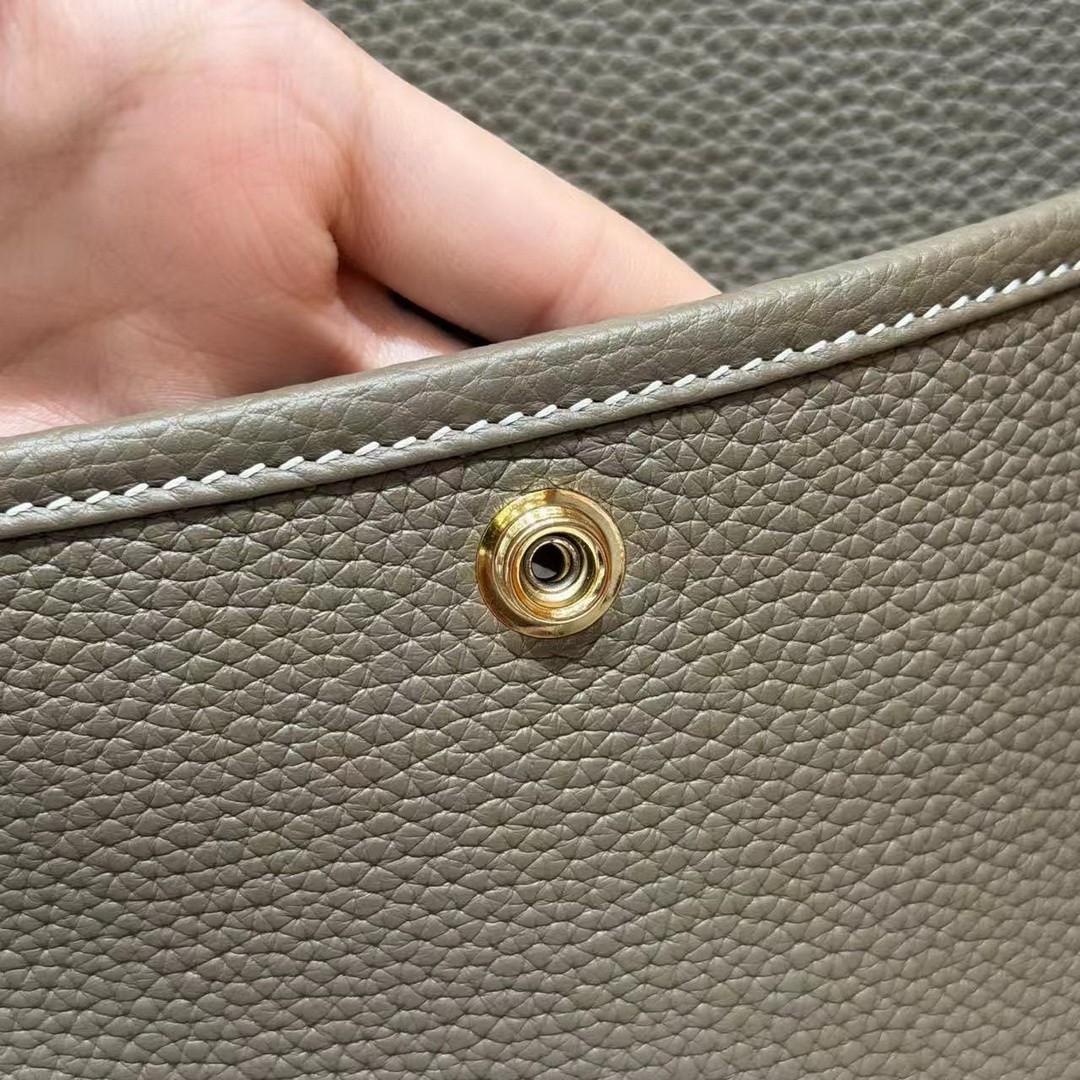 Hermes Evelyne 29 CM Bag Handmade In Taurillon Clemence Leather Gold Hardware 18 Etoupe - Image 4