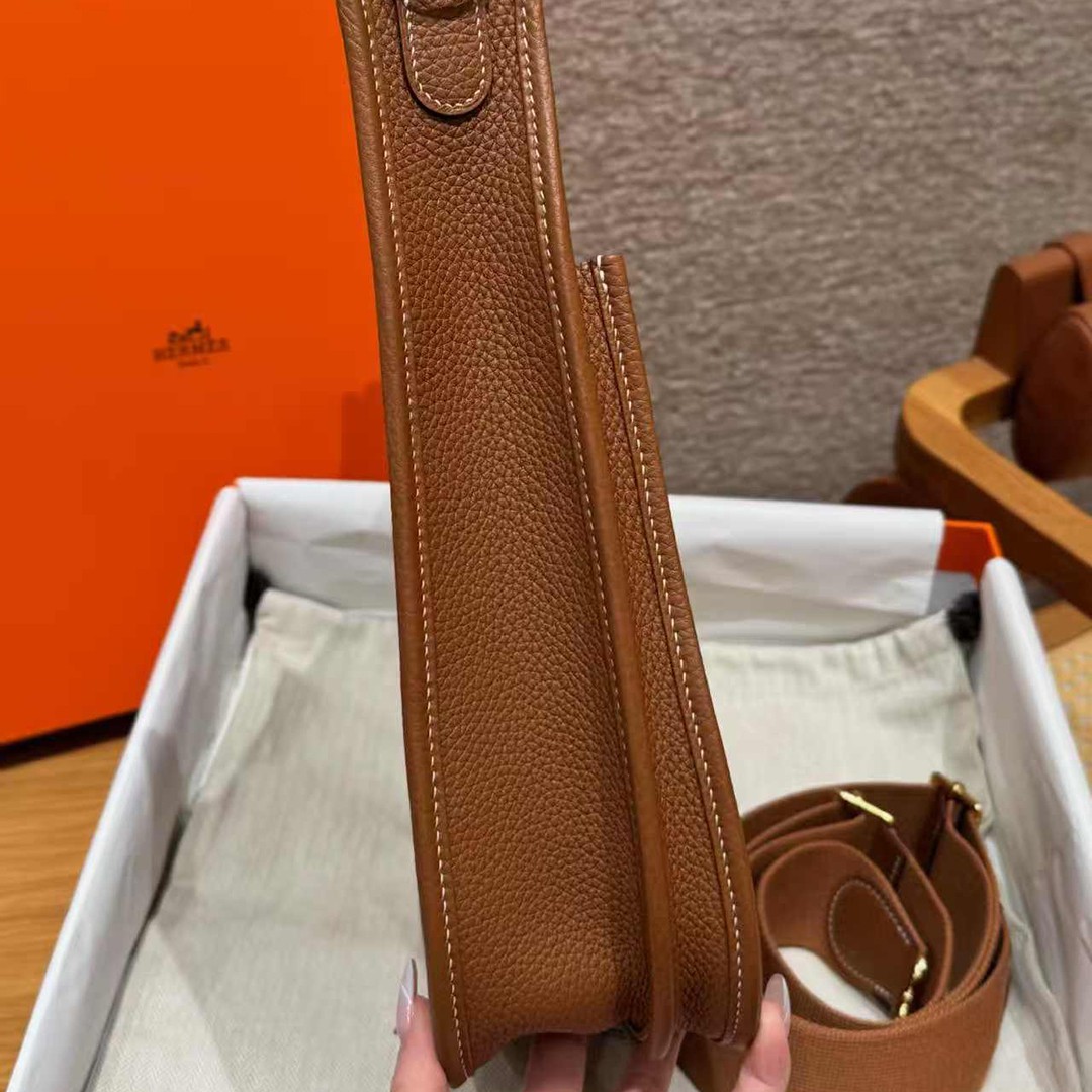 Hermes Evelyne 29 CM Bag Handmade In Taurillon Clemence Leather Gold Hardware 37 Gold - Image 2