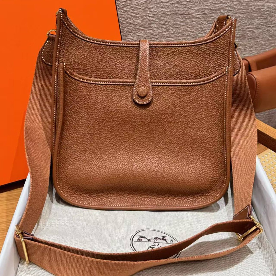 Hermes Evelyne 29 CM Bag Handmade In Taurillon Clemence Leather Gold Hardware 37 Gold - Image 10