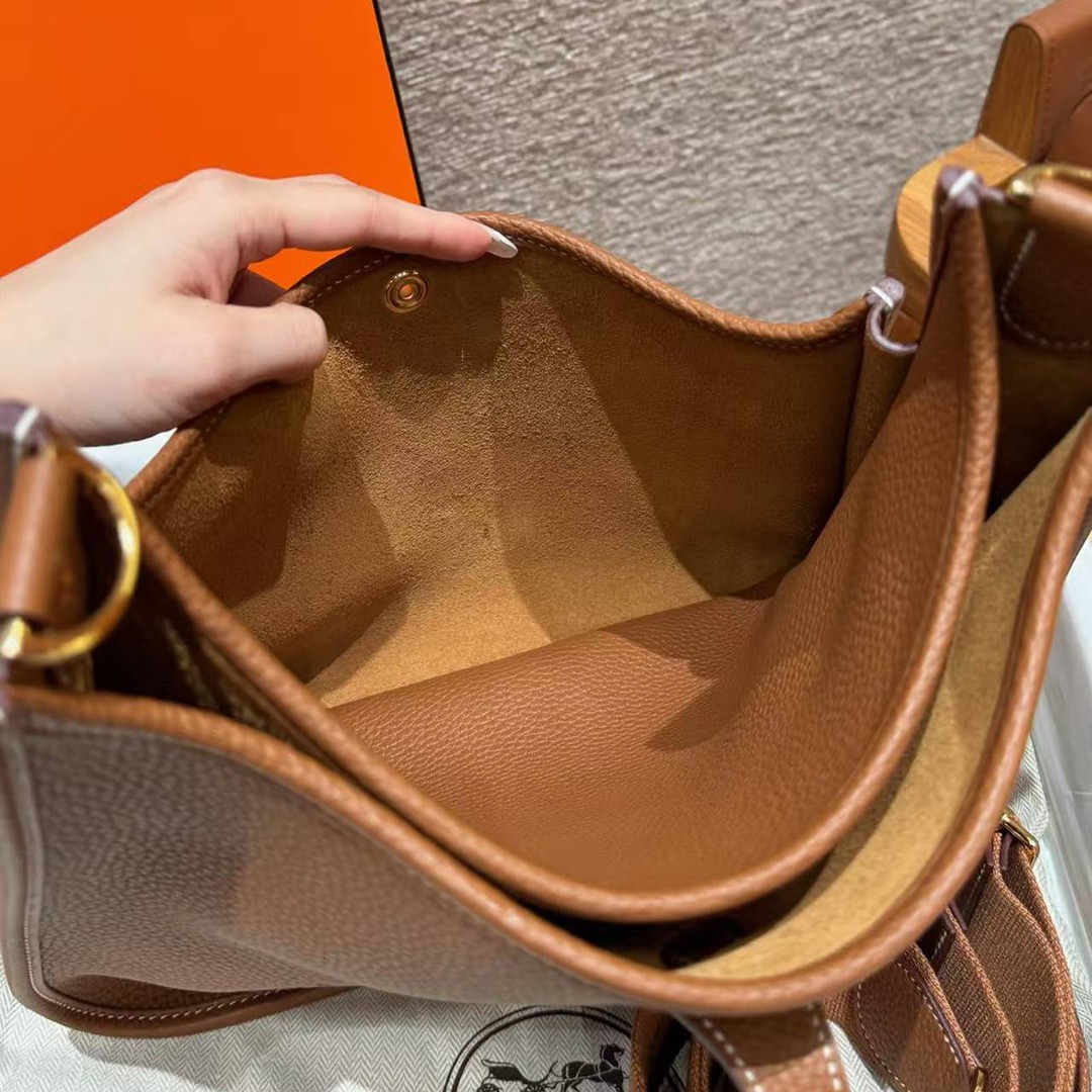 Hermes Evelyne 29 CM Bag Handmade In Taurillon Clemence Leather Gold Hardware 37 Gold - Image 8