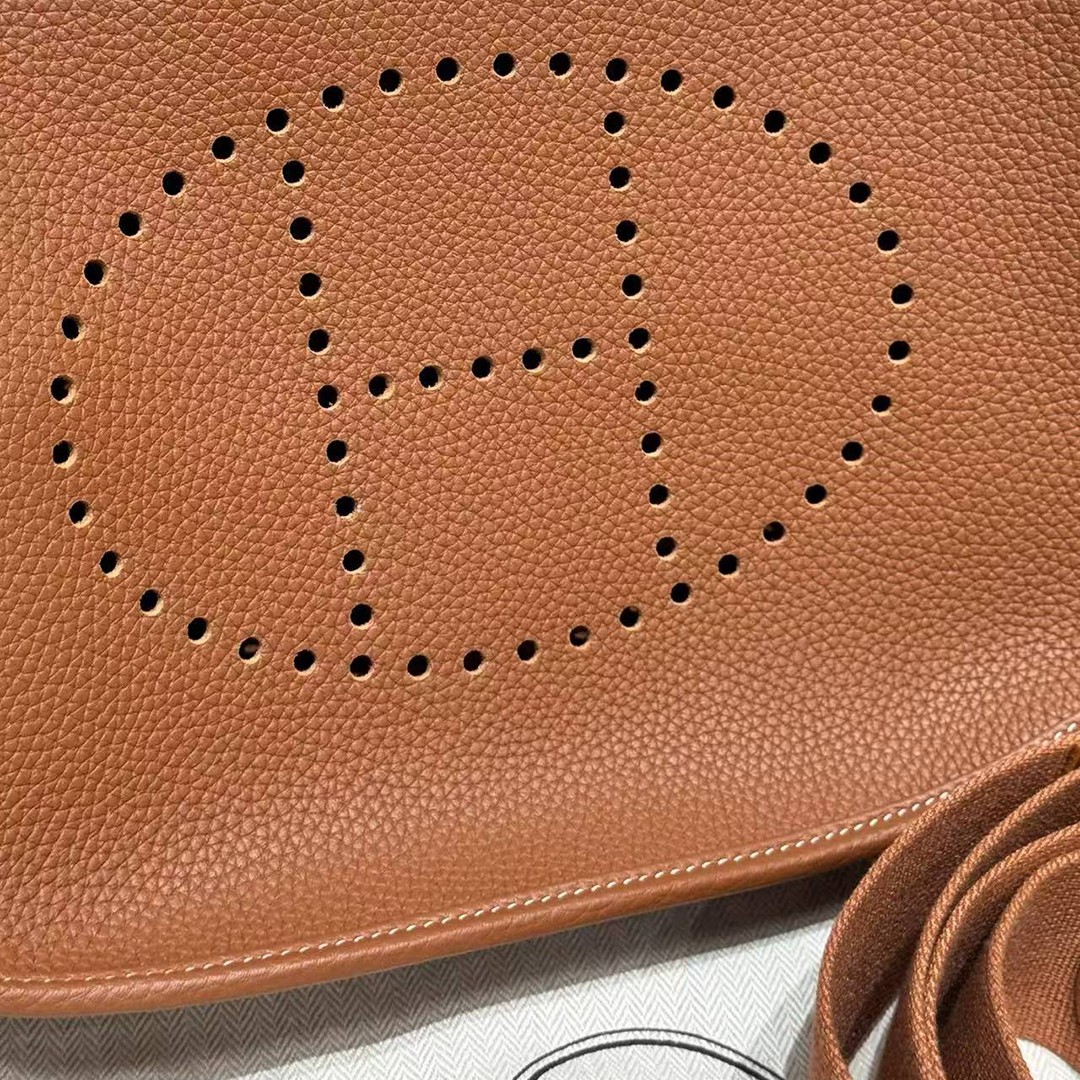Hermes Evelyne 29 CM Bag Handmade In Taurillon Clemence Leather Gold Hardware 37 Gold - Image 6