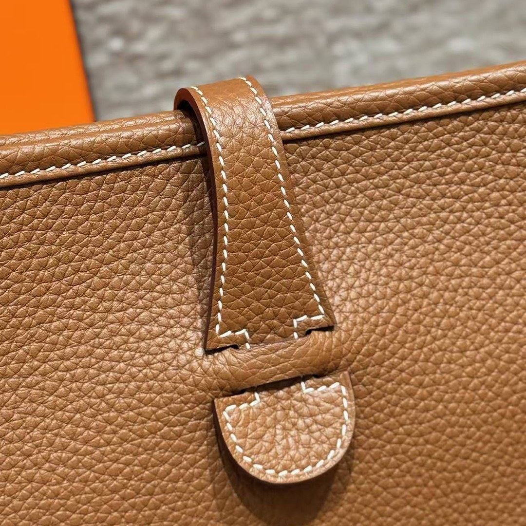 Hermes Evelyne 29 CM Bag Handmade In Taurillon Clemence Leather Gold Hardware 37 Gold - Image 5