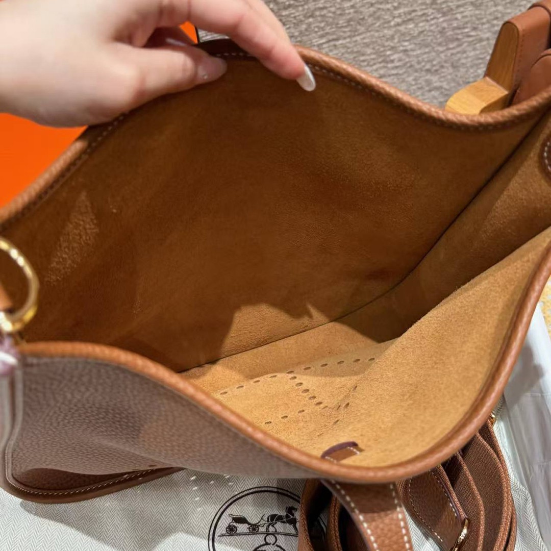 Hermes Evelyne 29 CM Bag Handmade In Taurillon Clemence Leather Gold Hardware 37 Gold - Image 4