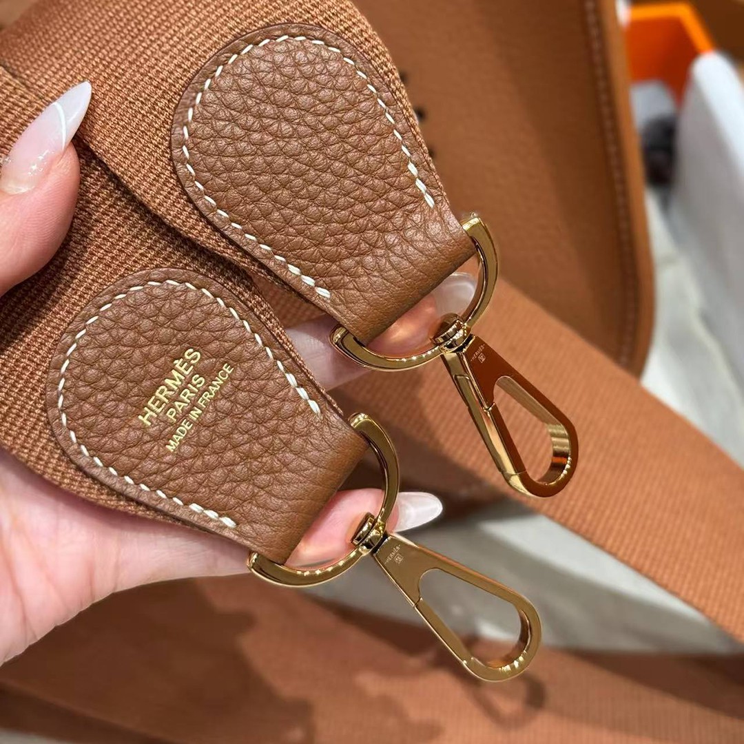 Hermes Evelyne 29 CM Bag Handmade In Taurillon Clemence Leather Gold Hardware 37 Gold - Image 3