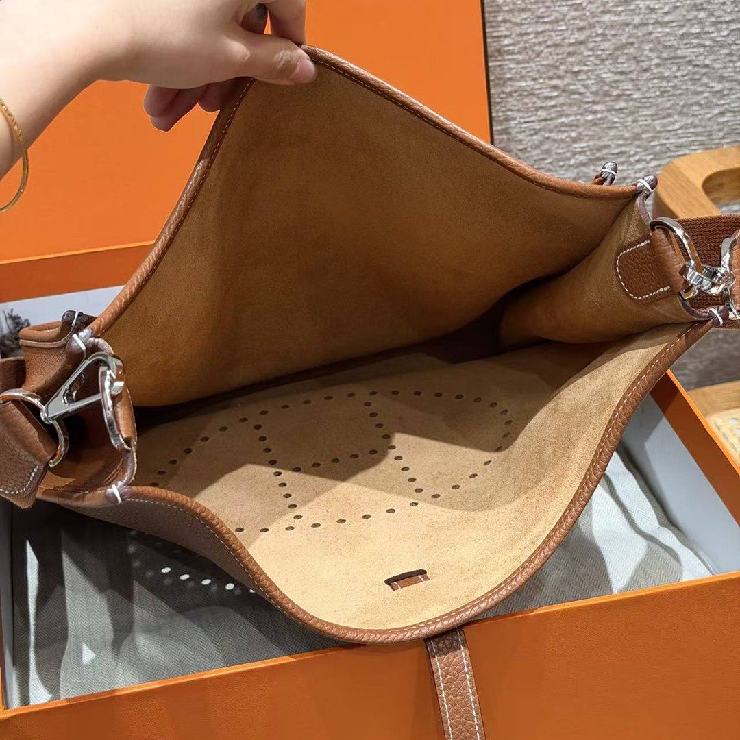 Hermes Evelyne 29 CM Bag Handmade In Taurillon Clemence Leather Silver Hardware 37 Gold - Image 12