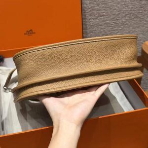 Hermes Evelyne 29 CM Bag Handmade In Taurillon Clemence Leather Silver Hardware 4B Biscuit - Image 15