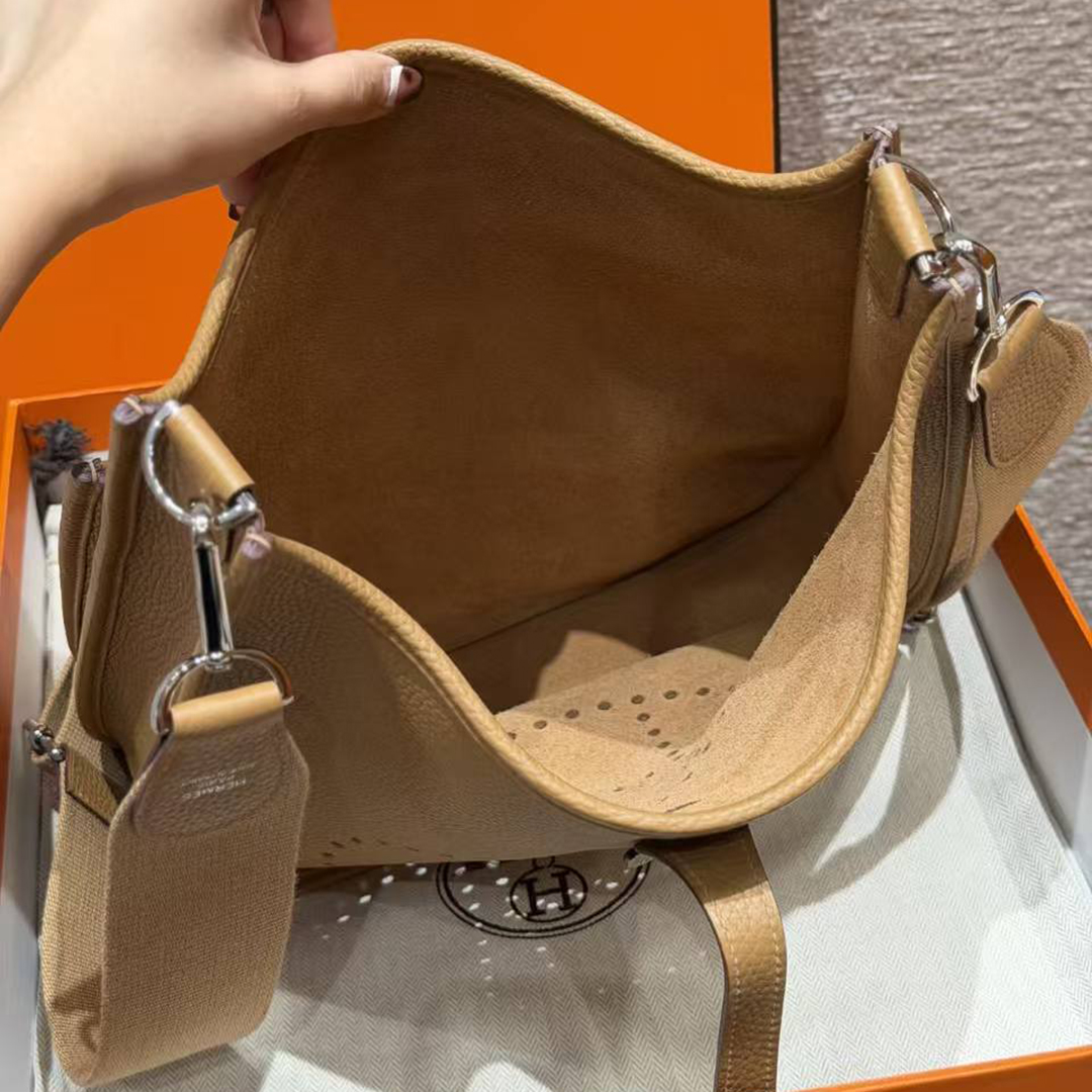 Hermes Evelyne 29 CM Bag Handmade In Taurillon Clemence Leather Silver Hardware 4B Biscuit - Image 13