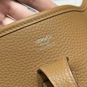 Hermes Evelyne 29 CM Bag Handmade In Taurillon Clemence Leather Silver Hardware 4B Biscuit - Image 12