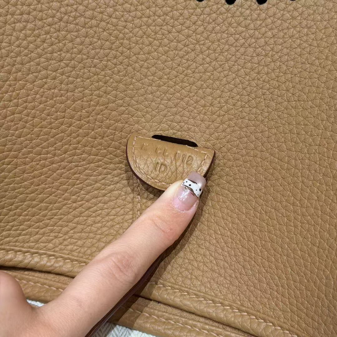 Hermes Evelyne 29 CM Bag Handmade In Taurillon Clemence Leather Silver Hardware 4B Biscuit - Image 11