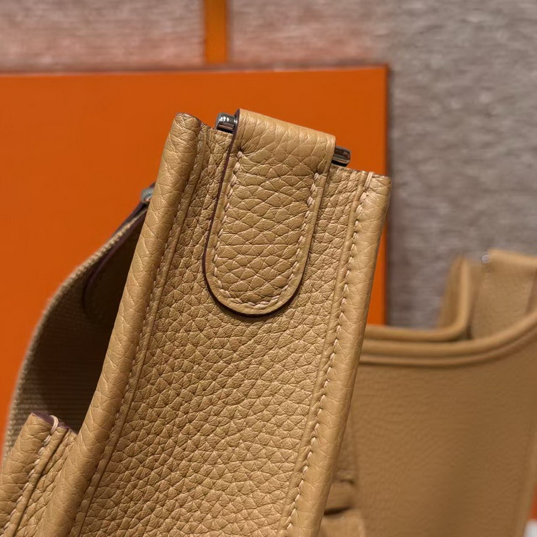 Hermes Evelyne 29 CM Bag Handmade In Taurillon Clemence Leather Silver Hardware 4B Biscuit - Image 8