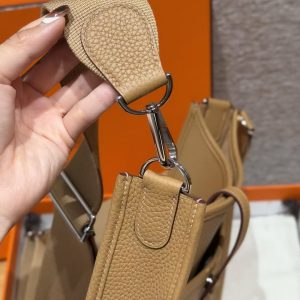 Hermes Evelyne 29 CM Bag Handmade In Taurillon Clemence Leather Silver Hardware 4B Biscuit - Image 6
