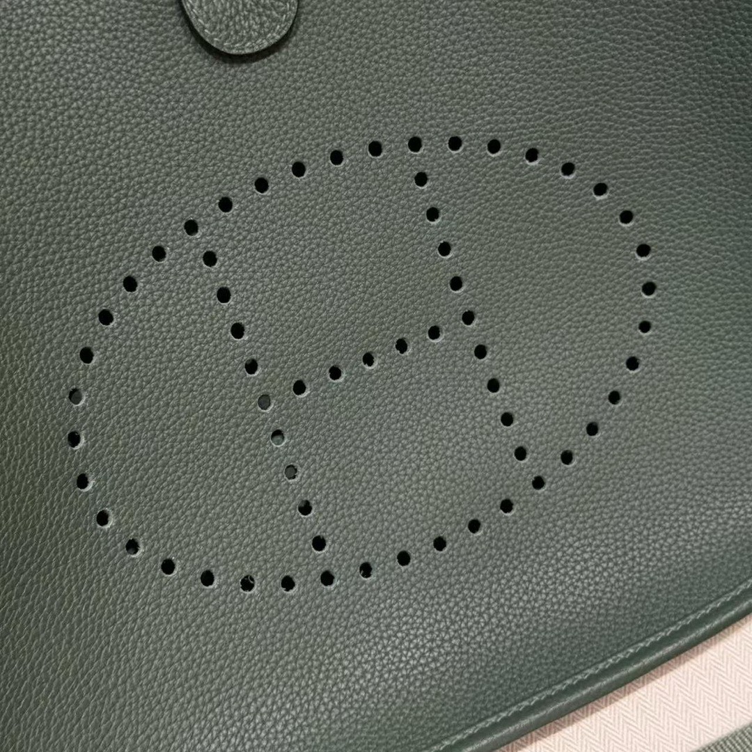 Hermes Evelyne 29 CM Bag Handmade In Taurillon Clemence Leather Gold Hardware 65 Vert Moyen - Image 12