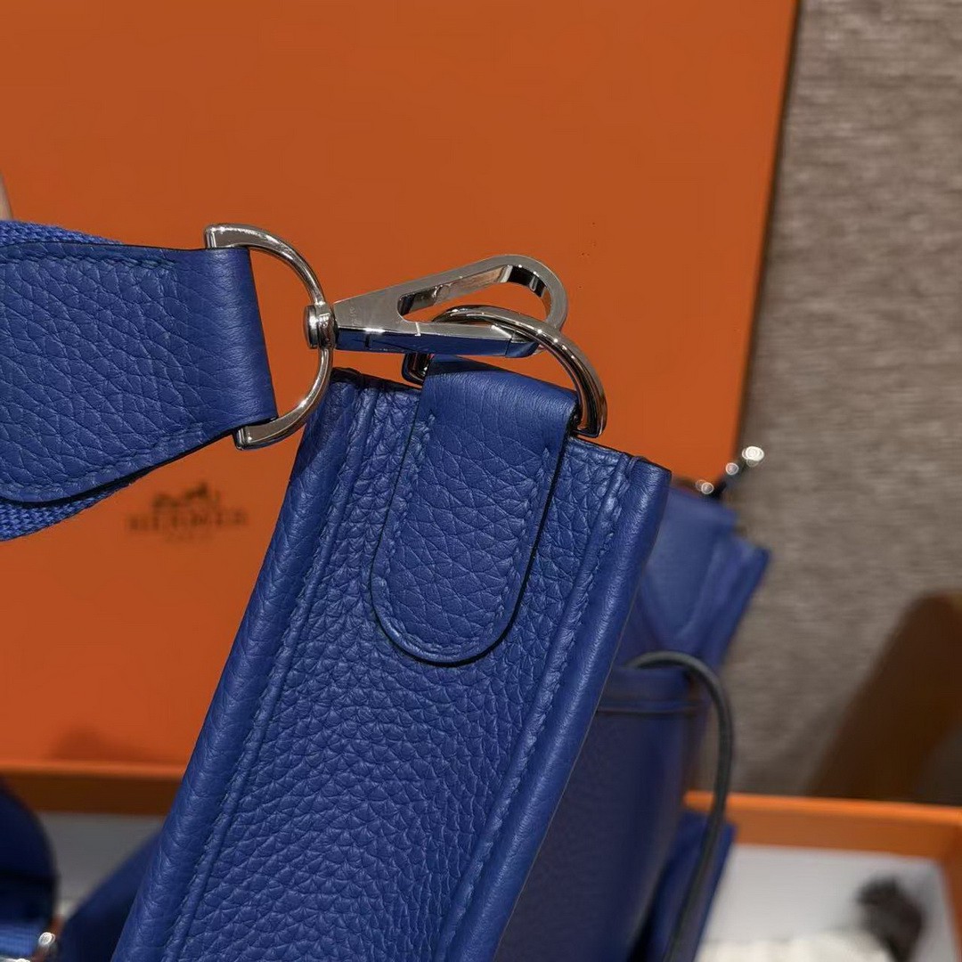 Hermes Evelyne 29 CM Bag Handmade In Taurillon Clemence Leather Silver Hardware 7T Blue Electric - Image 9