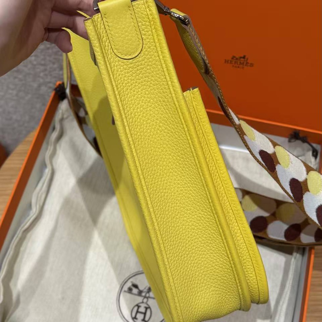 Hermes Evelyne 29 CM Bag Handmade In Taurillon Clemence Leather Silver Hardware 9R Lime - Image 17