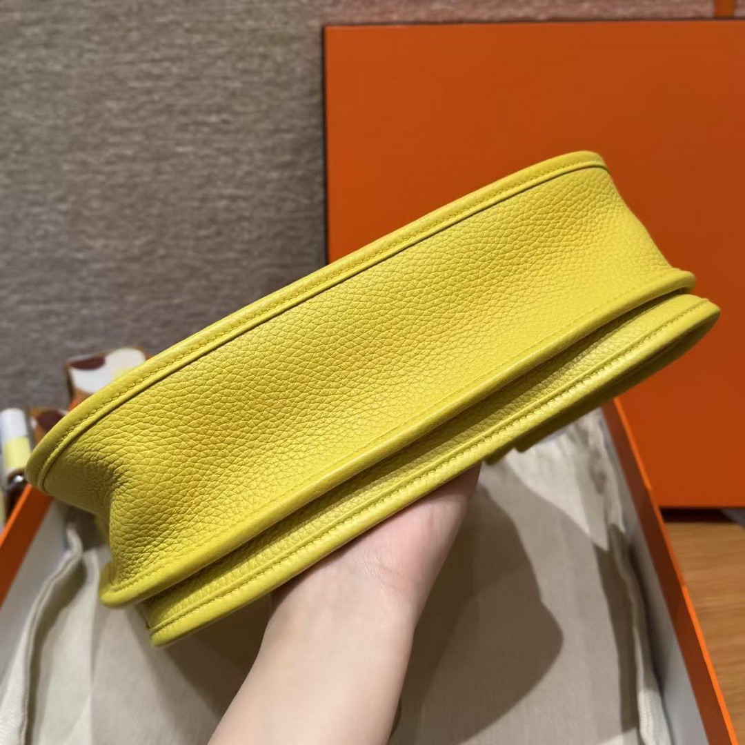 Hermes Evelyne 29 CM Bag Handmade In Taurillon Clemence Leather Silver Hardware 9R Lime - Image 16