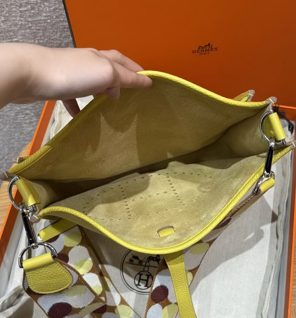 Hermes Evelyne 29 CM Bag Handmade In Taurillon Clemence Leather Silver Hardware 9R Lime - Image 15
