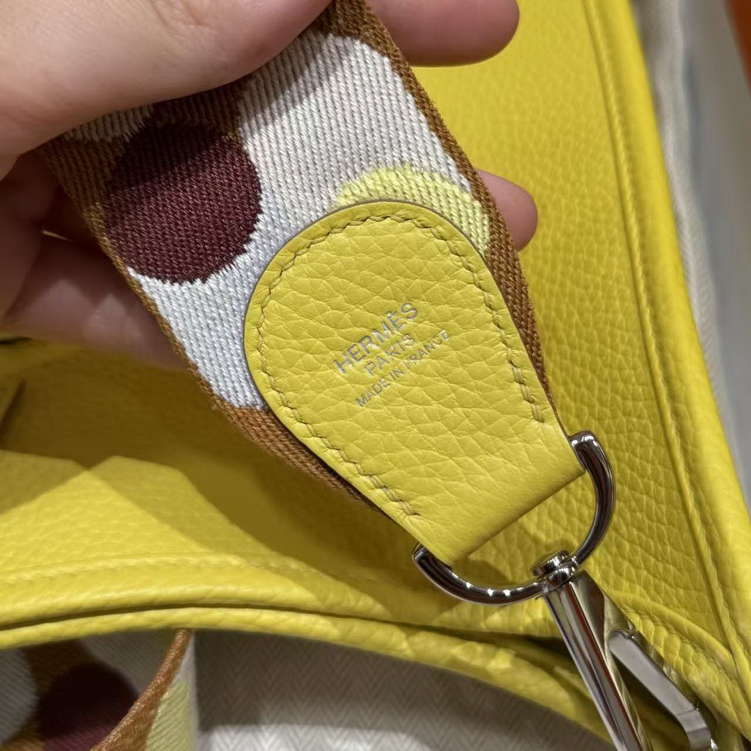 Hermes Evelyne 29 CM Bag Handmade In Taurillon Clemence Leather Silver Hardware 9R Lime - Image 8