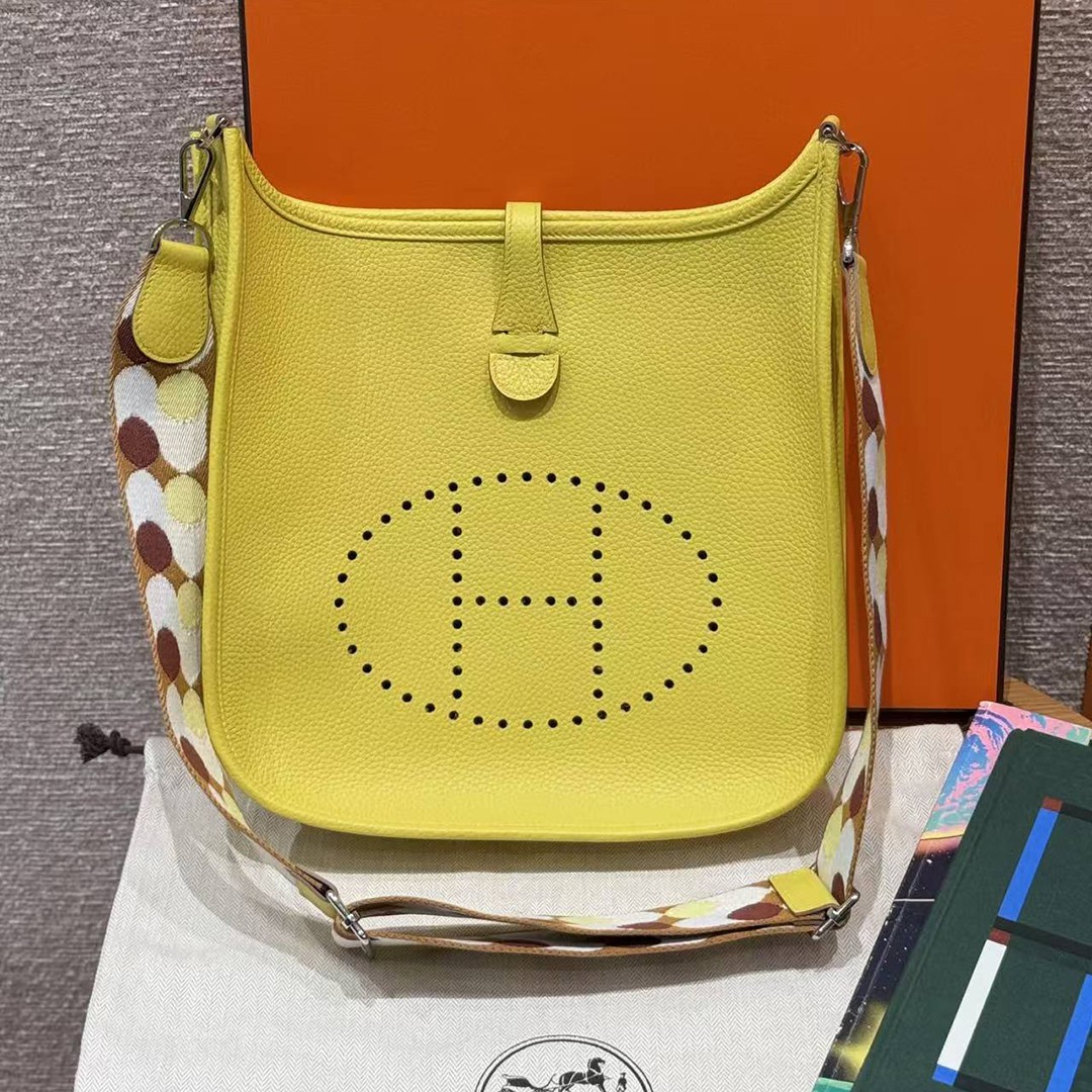 Hermes Evelyne 29 CM Bag Handmade In Taurillon Clemence Leather Silver Hardware 9R Lime - Image 3