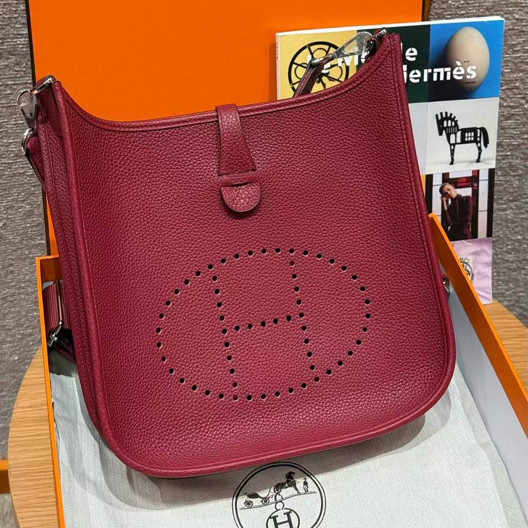 Hermes Evelyne 29 CM Bag Handmade In Taurillon Clemence Leather Silver Hardware B5 Ruby - Image 9