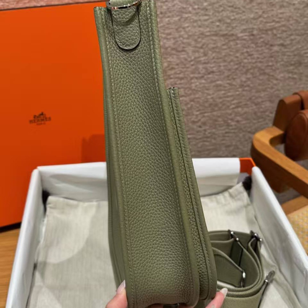 Hermes Evelyne 29 CM Bag Handmade In Taurillon Clemence Leather Silver Hardware Q1 Sauge - Image 14