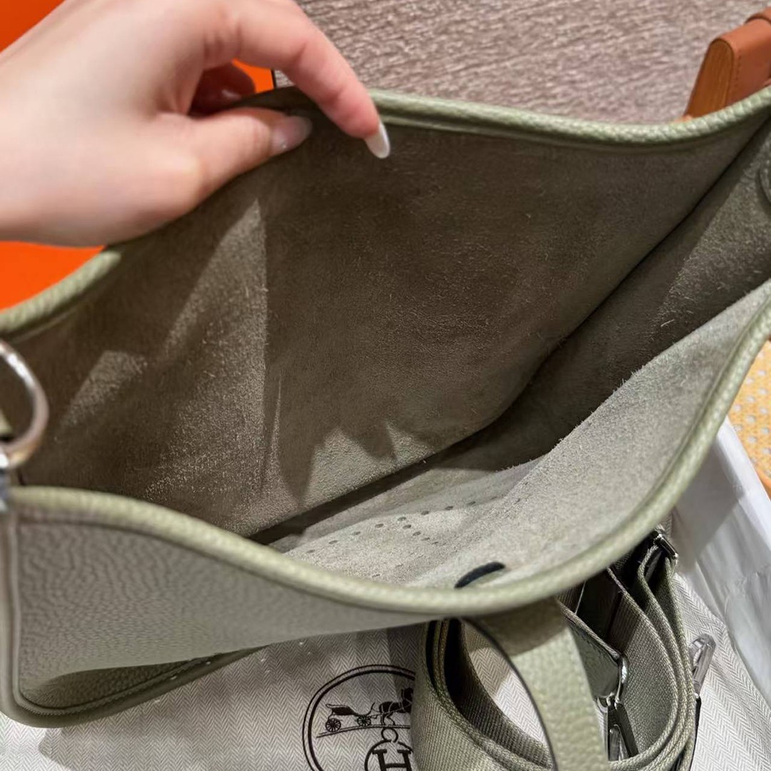 Hermes Evelyne 29 CM Bag Handmade In Taurillon Clemence Leather Silver Hardware Q1 Sauge - Image 13