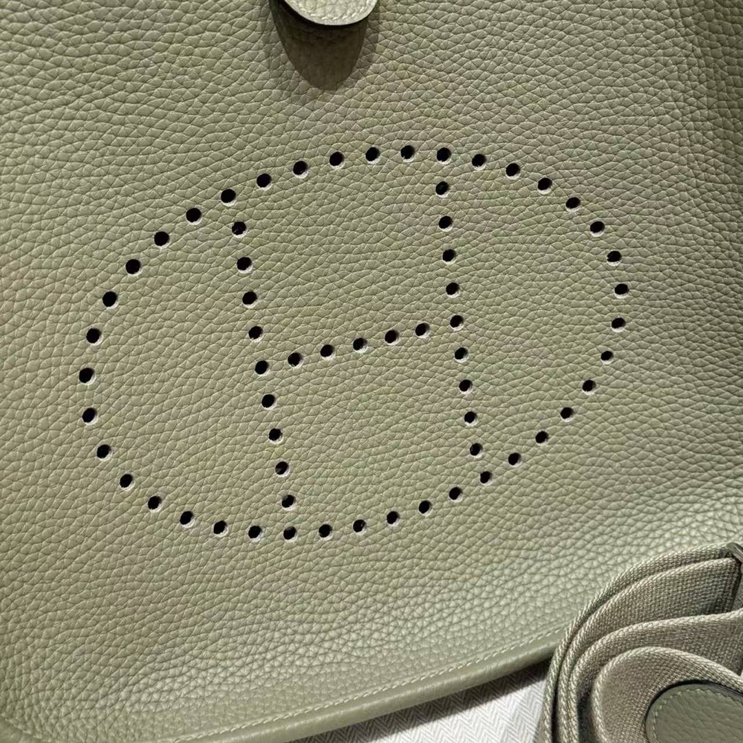 Hermes Evelyne 29 CM Bag Handmade In Taurillon Clemence Leather Silver Hardware Q1 Sauge - Image 12