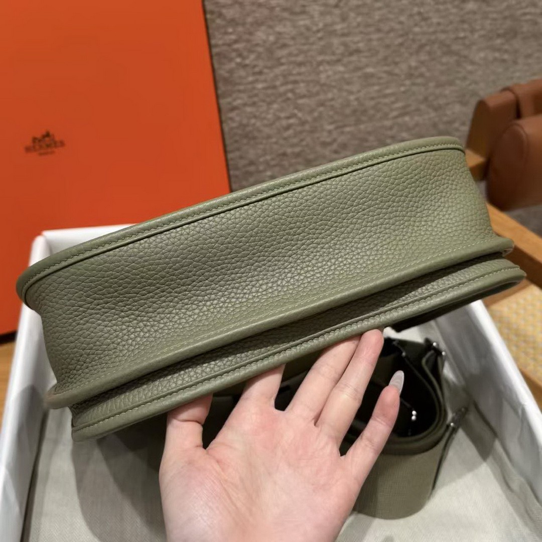 Hermes Evelyne 29 CM Bag Handmade In Taurillon Clemence Leather Silver Hardware Q1 Sauge - Image 10