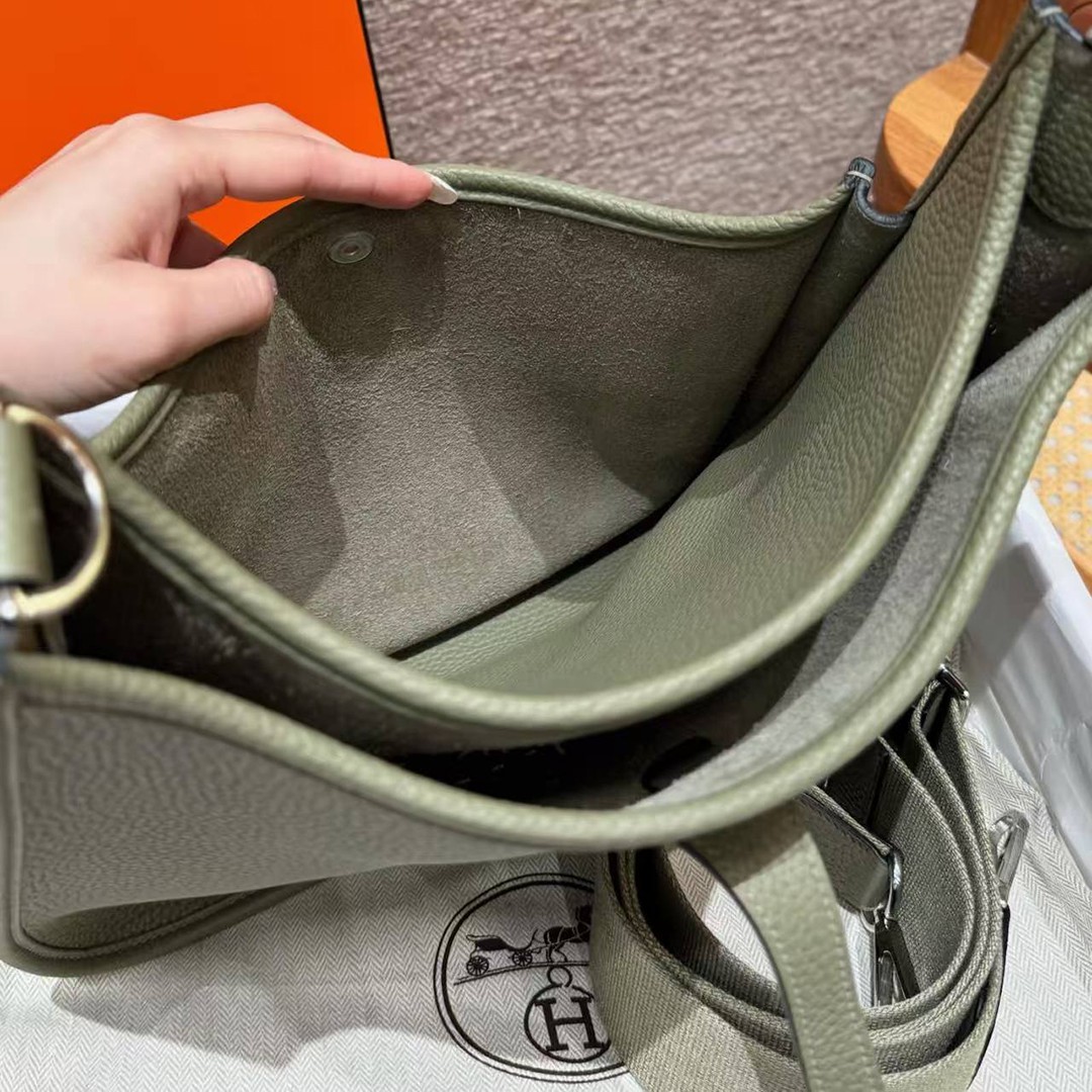 Hermes Evelyne 29 CM Bag Handmade In Taurillon Clemence Leather Silver Hardware Q1 Sauge - Image 5