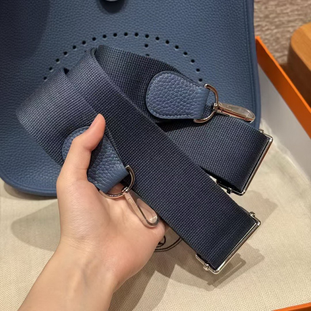 Hermes Evelyne 29 CM Bag Handmade In Taurillon Clemence Leather Silver Hardware R2 Blue Agate - Image 4