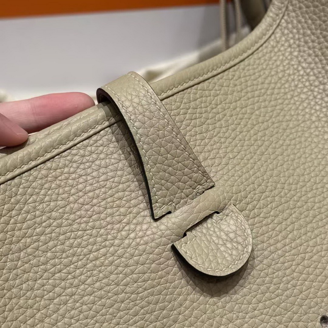 Hermes Evelyne 29 CM Bag Handmade In Taurillon Clemence Leather Gold Hardware S2 Trench - Image 12