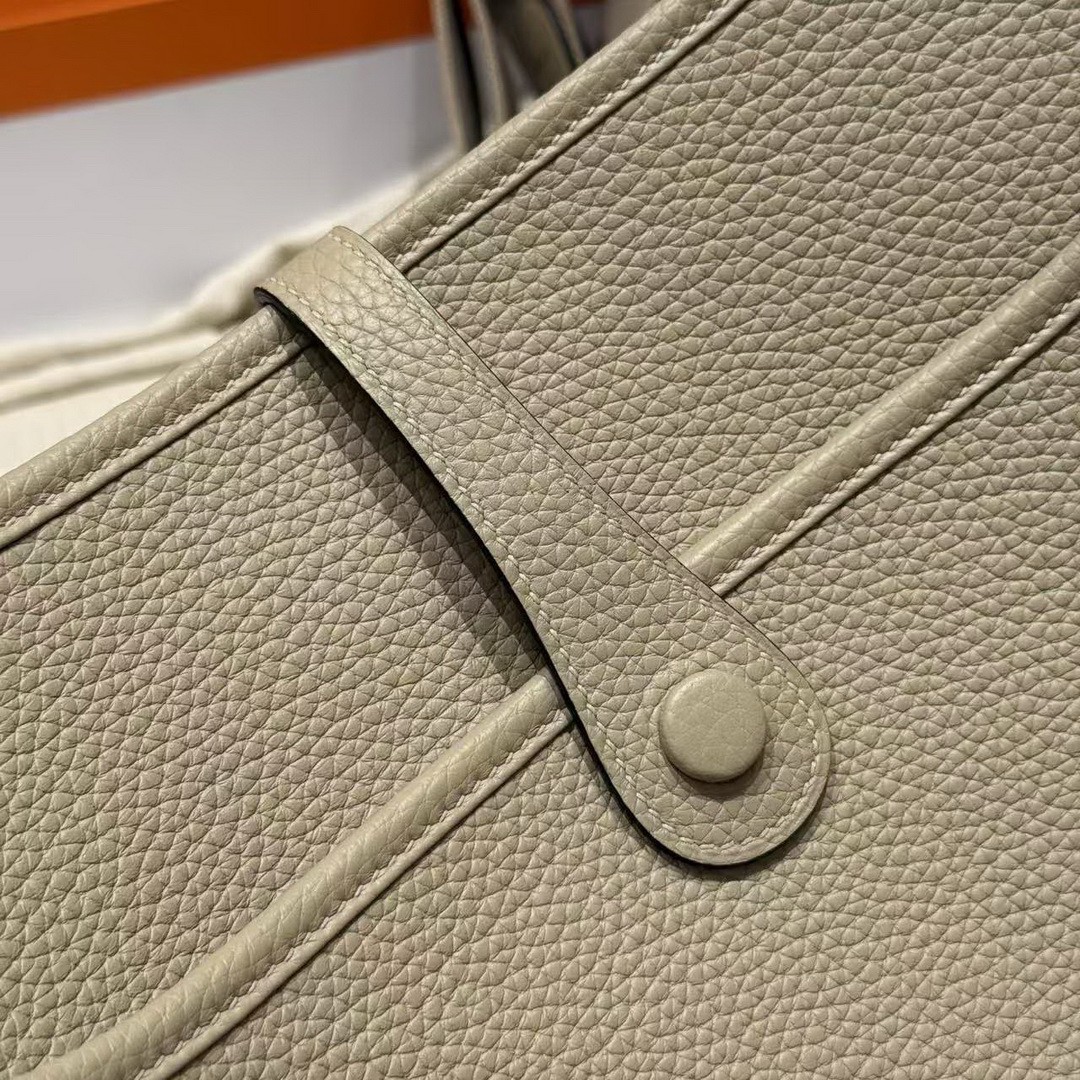 Hermes Evelyne 29 CM Bag Handmade In Taurillon Clemence Leather Gold Hardware S2 Trench - Image 11