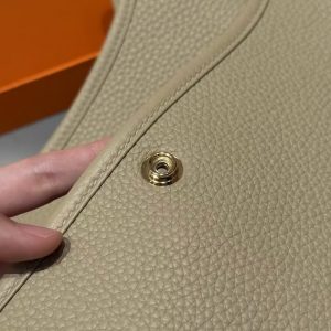 Hermes Evelyne 29 CM Bag Handmade In Taurillon Clemence Leather Gold Hardware S2 Trench - Image 8