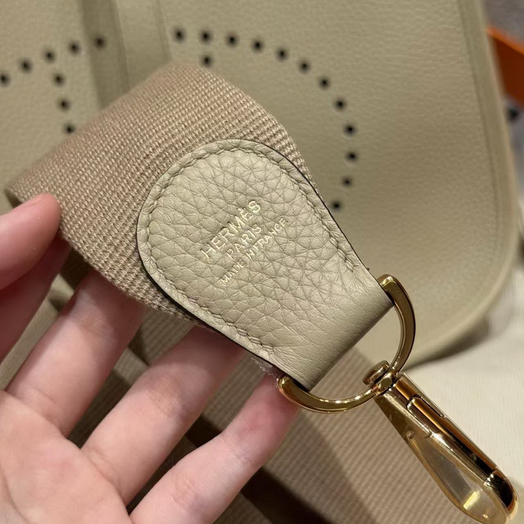 Hermes Evelyne 29 CM Bag Handmade In Taurillon Clemence Leather Gold Hardware S2 Trench - Image 3