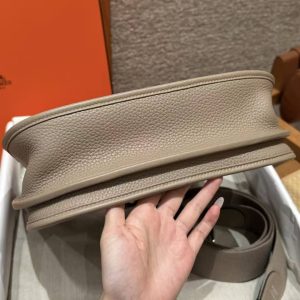 Hermes Evelyne 29 CM Bag Handmade In Taurillon Clemence Leather Silver Hardware ck81 Gris Tourerlle - Image 2