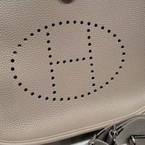 Hermes Evelyne 29 CM Bag Handmade In Taurillon Clemence Leather Silver Hardware ck81 Gris Tourerlle - Image 13