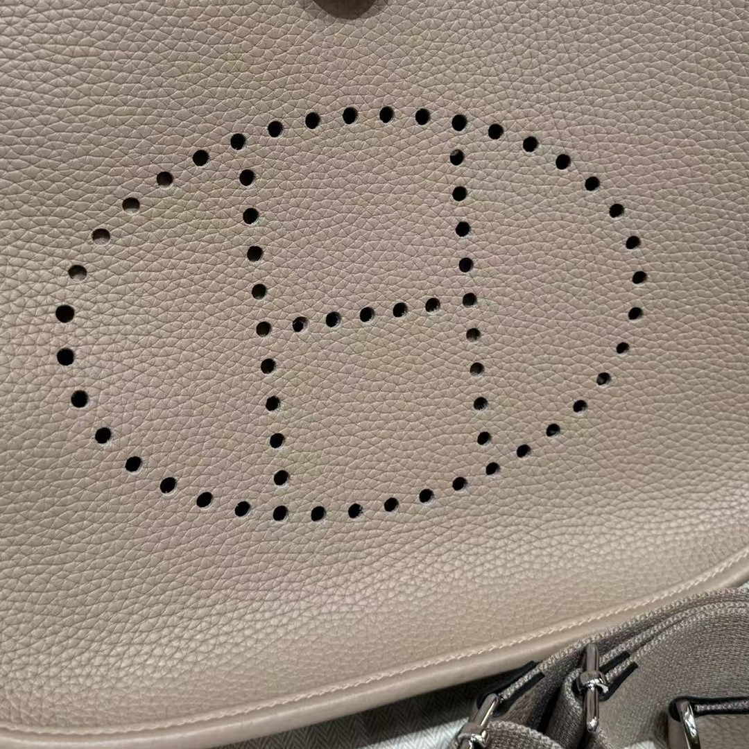 Hermes Evelyne 29 CM Bag Handmade In Taurillon Clemence Leather Silver Hardware ck81 Gris Tourerlle - Image 13