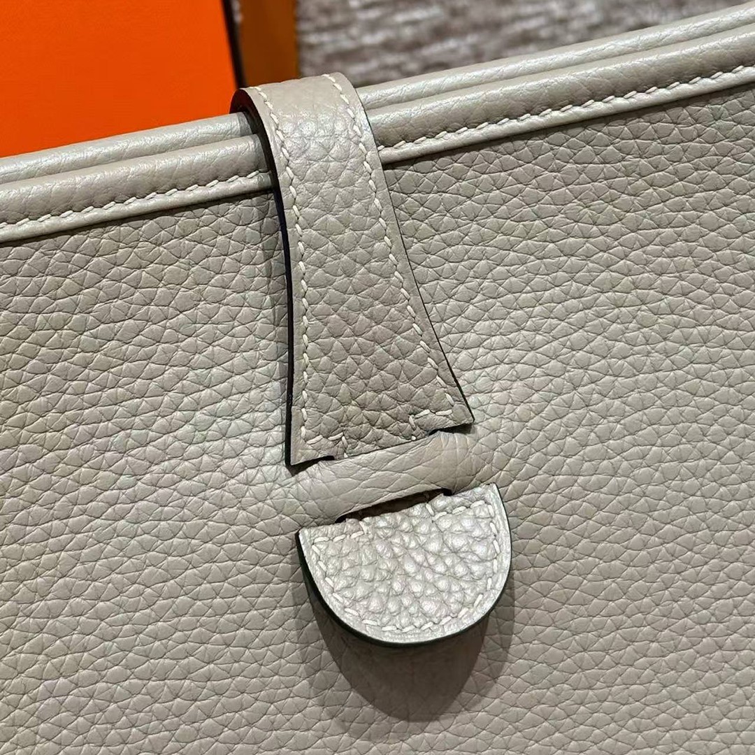 Hermes Evelyne 29 CM Bag Handmade In Taurillon Clemence Leather Silver Hardware ck81 Gris Tourerlle - Image 12