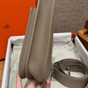 Hermes Evelyne 29 CM Bag Handmade In Taurillon Clemence Leather Silver Hardware ck81 Gris Tourerlle - Image 11